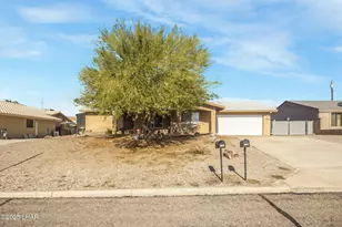 2215 Malahini Dr, Lake Havasu City, AZ 86404 - Photo 1