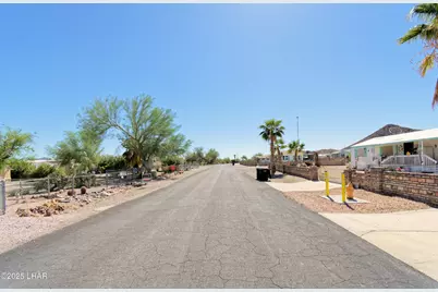 860 S Connor Ln, Quartzsite, AZ 85346 - Photo 23