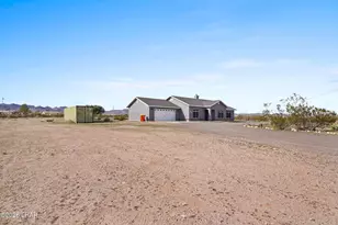 917 S Escuela Rd, Golden Valley, AZ 86413 - Photo 27