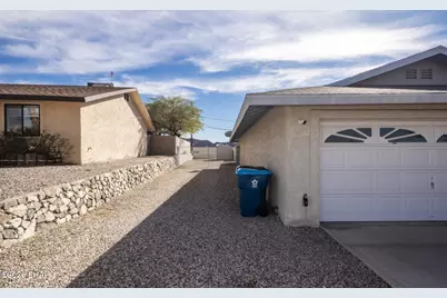 3070 Tom Tom Dr, Lake Havasu City, AZ 86406 - Photo 3