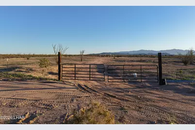 12 W Medio Dr, Yucca, AZ 86438 - Photo 1