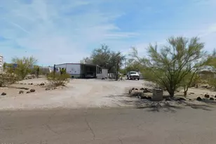 495 N Emerald Ave, Quartzsite, AZ 85346 - Photo 1