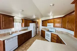 39251 Dobbins Ln, Salome, AZ 85348 - Photo 13