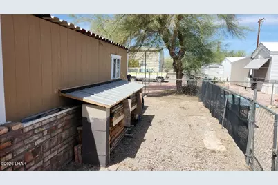 565 S Adobe Ln, Quartzsite, AZ 85346 - Photo 17