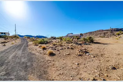 3084 W Mazatzal Dr, Golden Valley, AZ 86413 - Photo 3