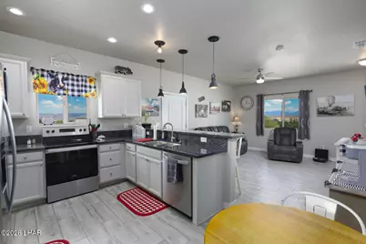 7703 N Sierra Vista Dr, Lake Havasu City, AZ 86404 - Photo 13