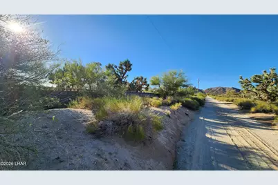 245-02-152 S Carrow Rd, Yucca, AZ 86438 - Photo 11