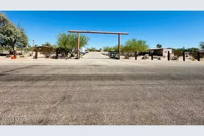 25295 Ochoco Way, Bouse, AZ 85325 - Photo 1