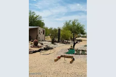 25295 Ochoco Way, Bouse, AZ 85325 - Photo 15