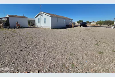 675 W Falcon Dr, Quartzsite, AZ 85346 - Photo 5