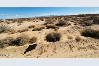 32513 Avenue 42 E, Bouse, AZ 85325 - Photo 1