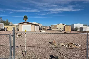 690 W Comanche Dr, Quartzsite, AZ 85346 - Photo 1