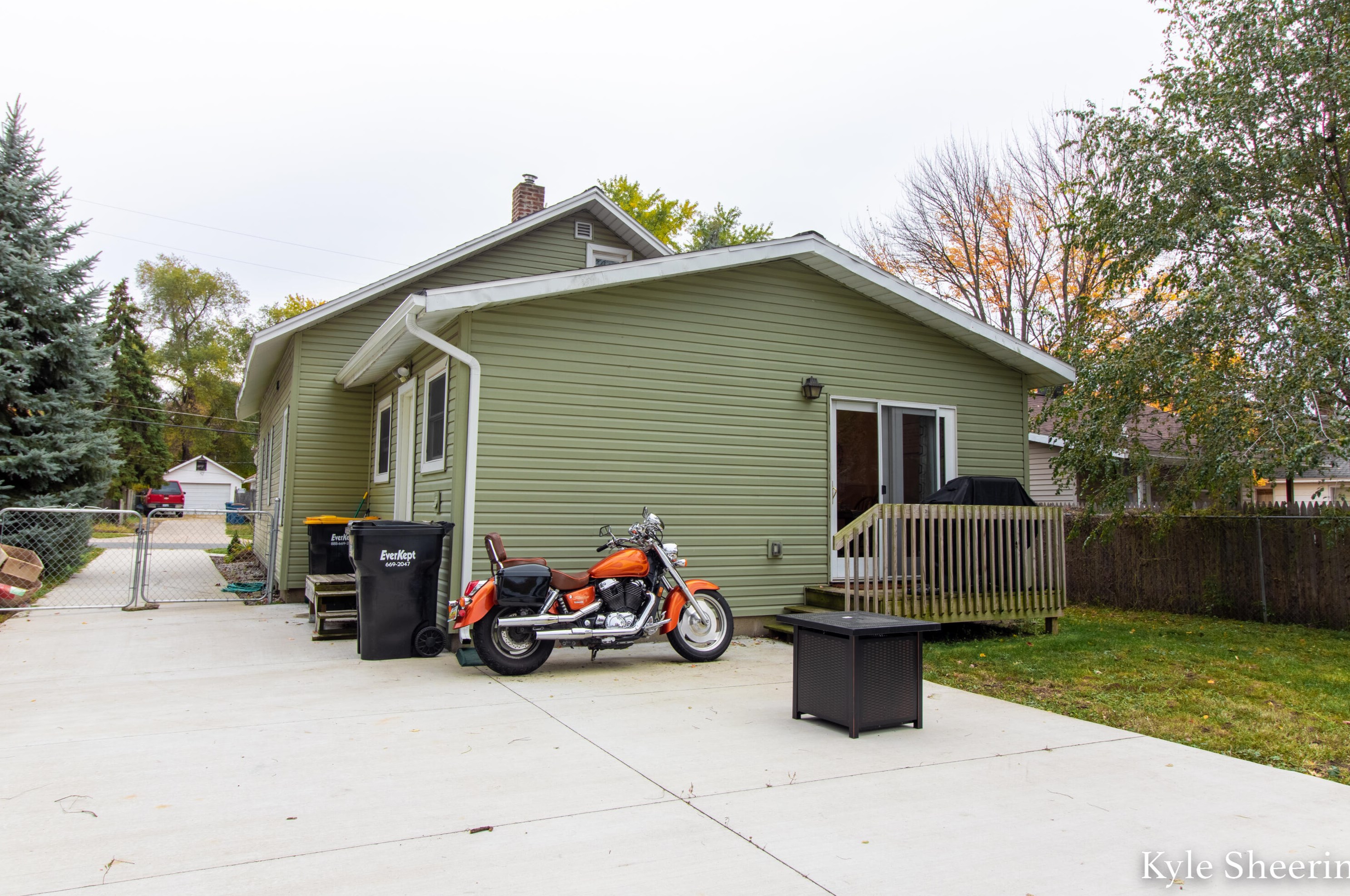 127 Frontenac St, Grand Rapids MI  49548-2238 exterior
