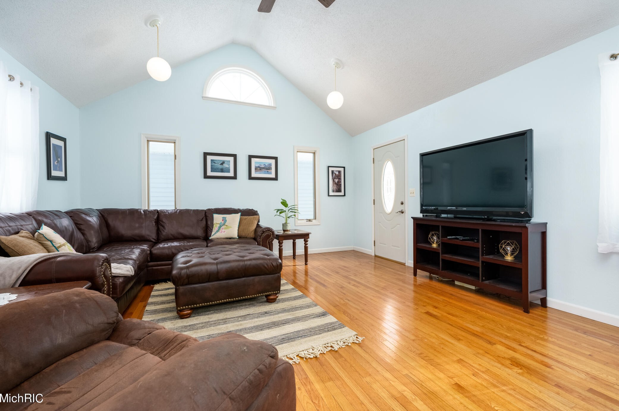 45551 Peninsula Dr, Grand Junction MI 49056-9462 exterior