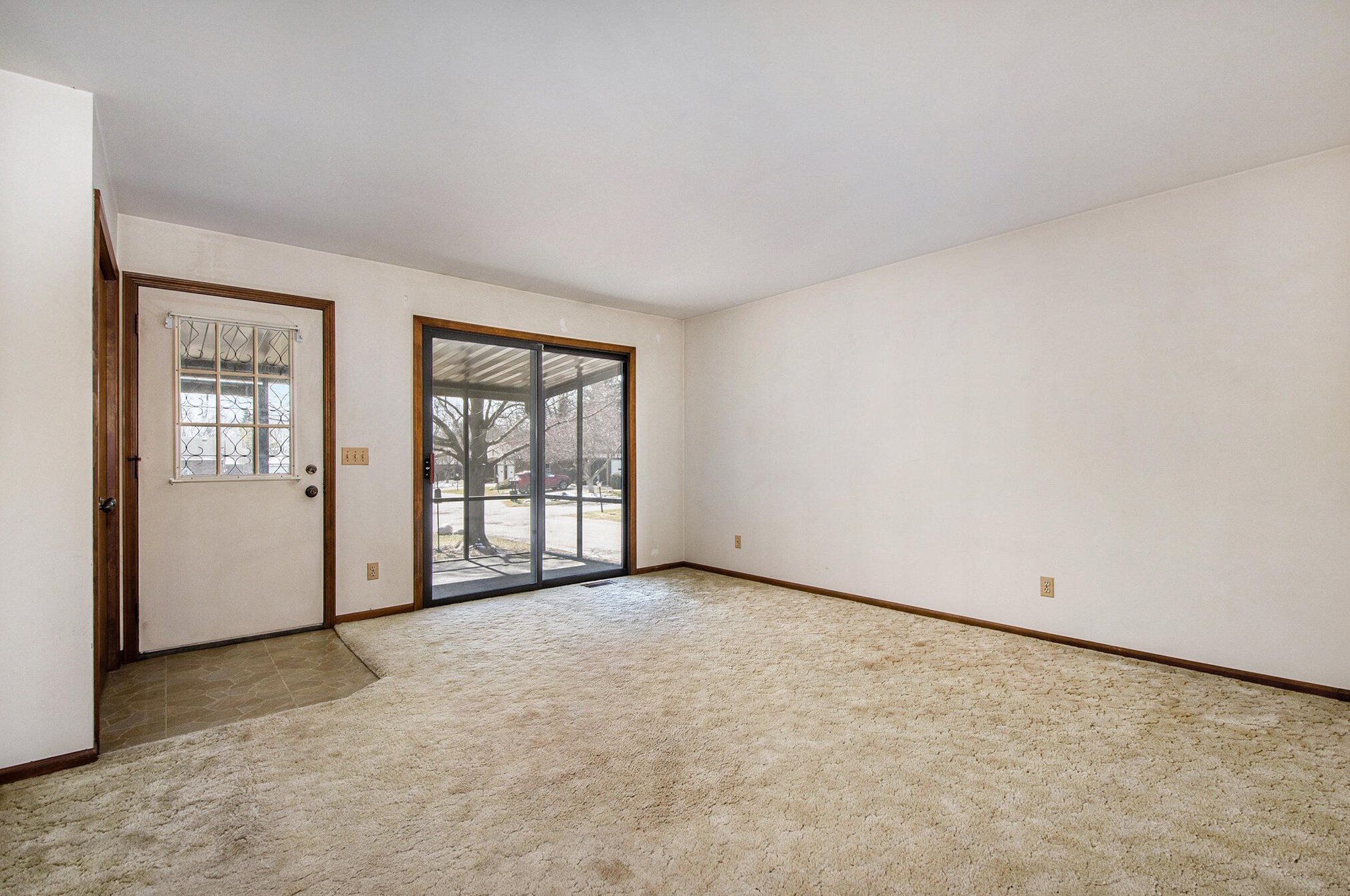 2247 Radcliff Cir, Grand Rapids MI 49546-7725 exterior