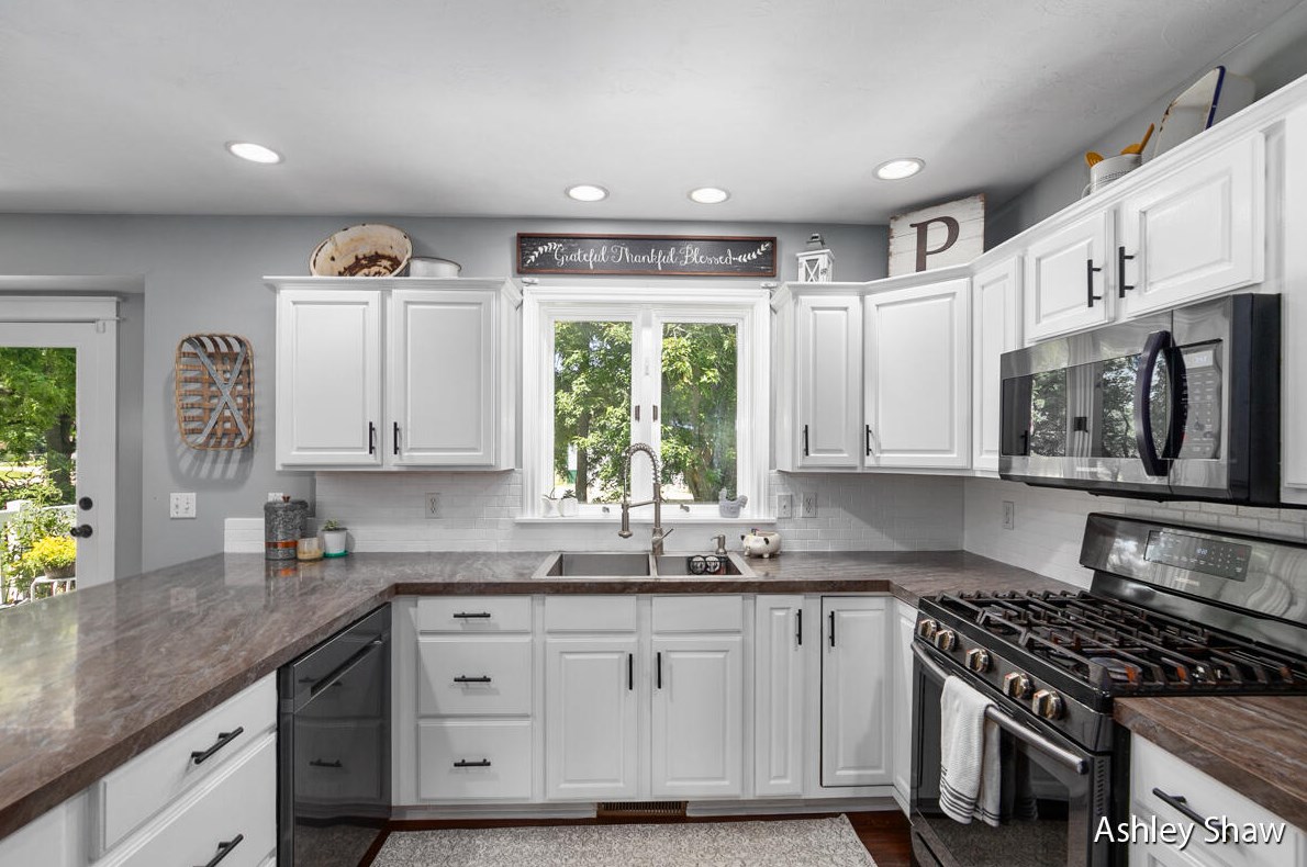 4034 30 St, Dorr MI 49323-9717 exterior