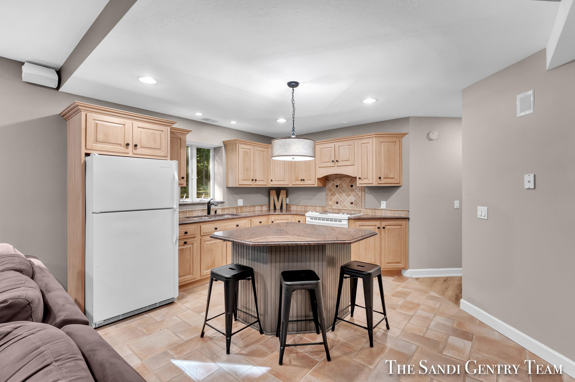 18565 Spring Lake Rd, Spring Lake MI  49456-1057 exterior