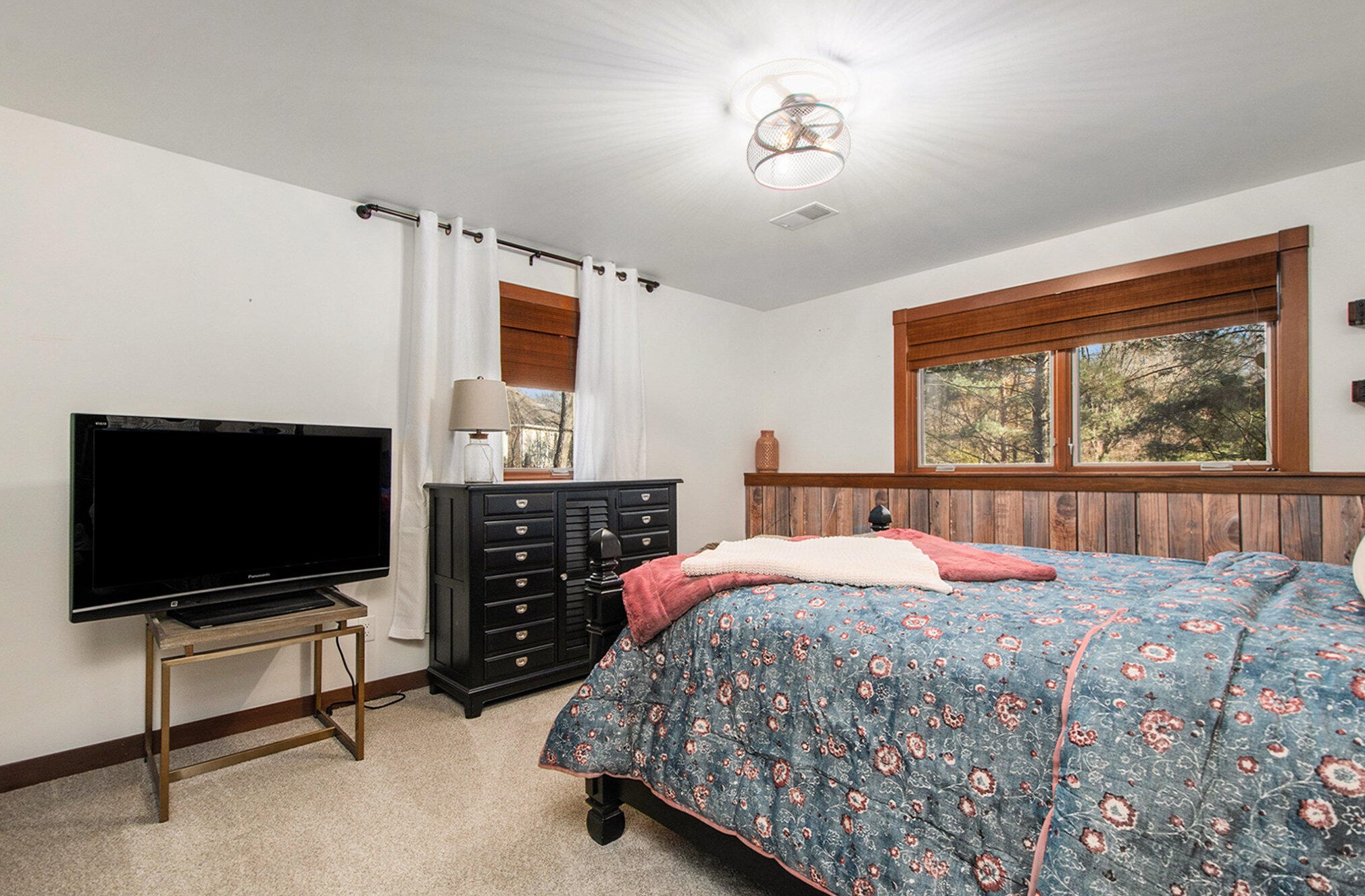 8134 Crancreek Dr, Ada MI 49301-8898 exterior