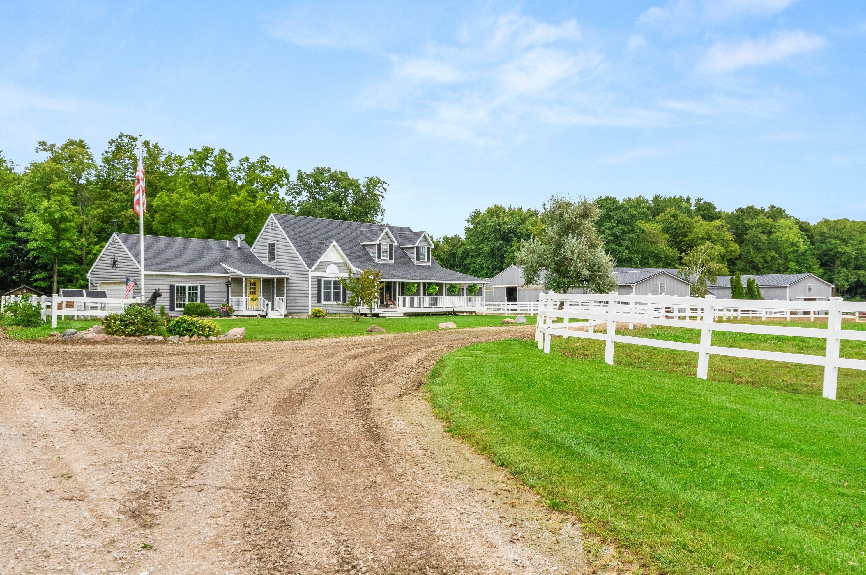 1300 Monroe Rd, Tecumseh MI 49286-9728 exterior