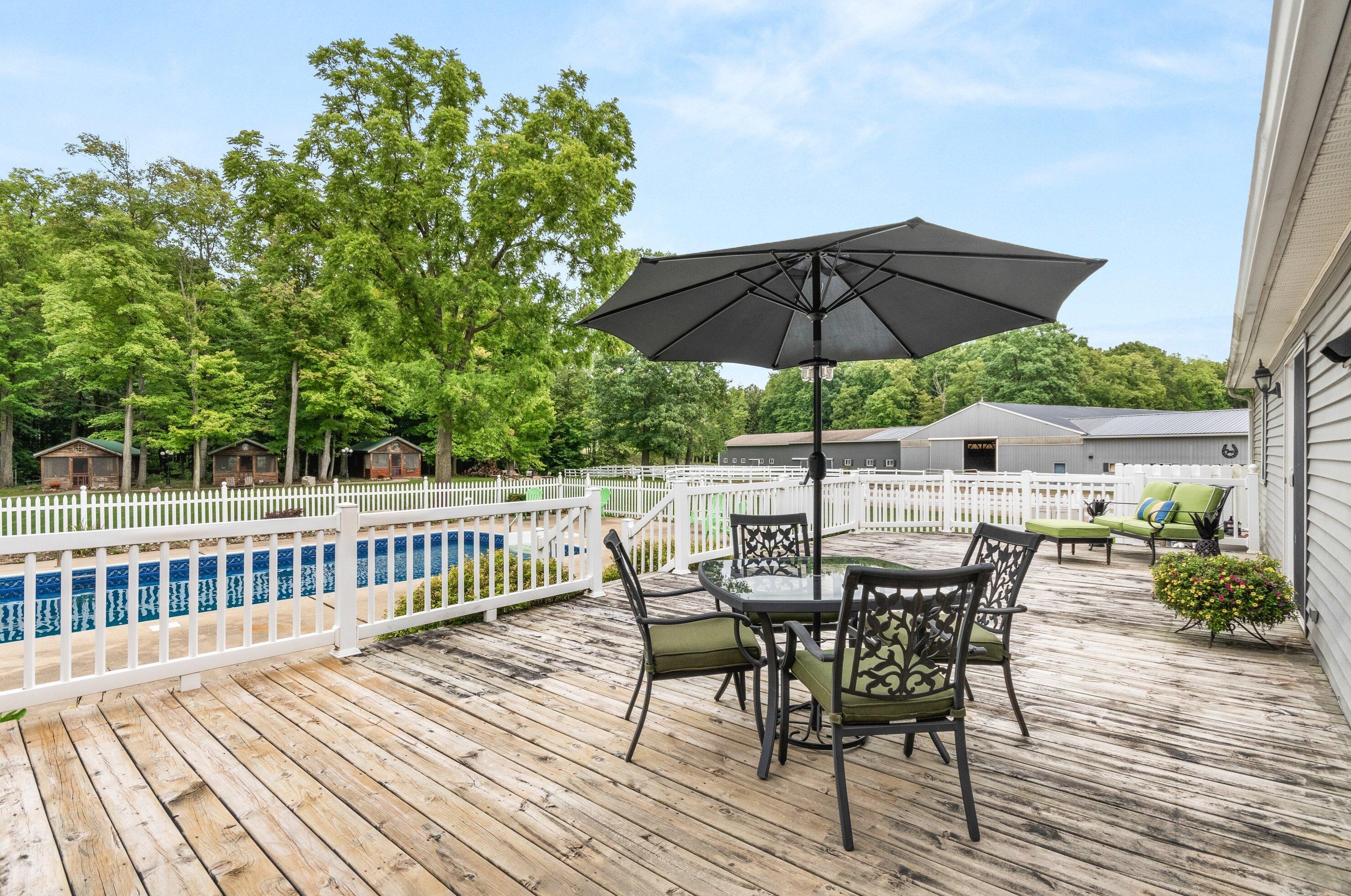 1300 Monroe Rd, Tecumseh MI 49286-9728 exterior