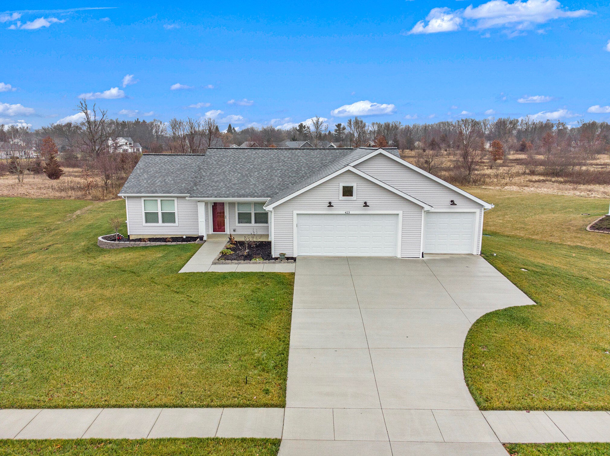 423 Constitution Ave, Brooklyn MI  49230-9433 exterior