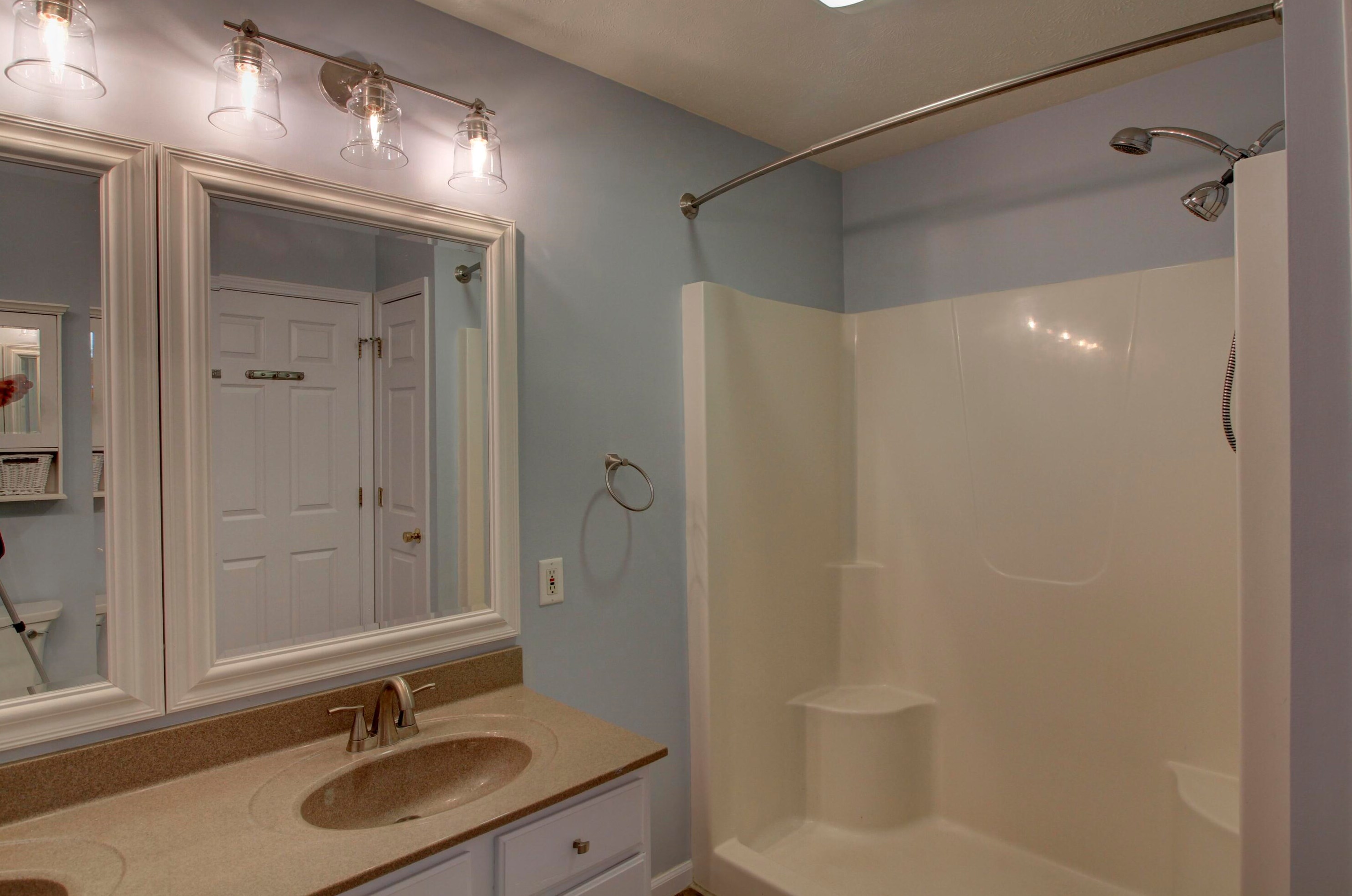 2046 Elwood Blvd, Spring Arbor MI 49283-9682 exterior