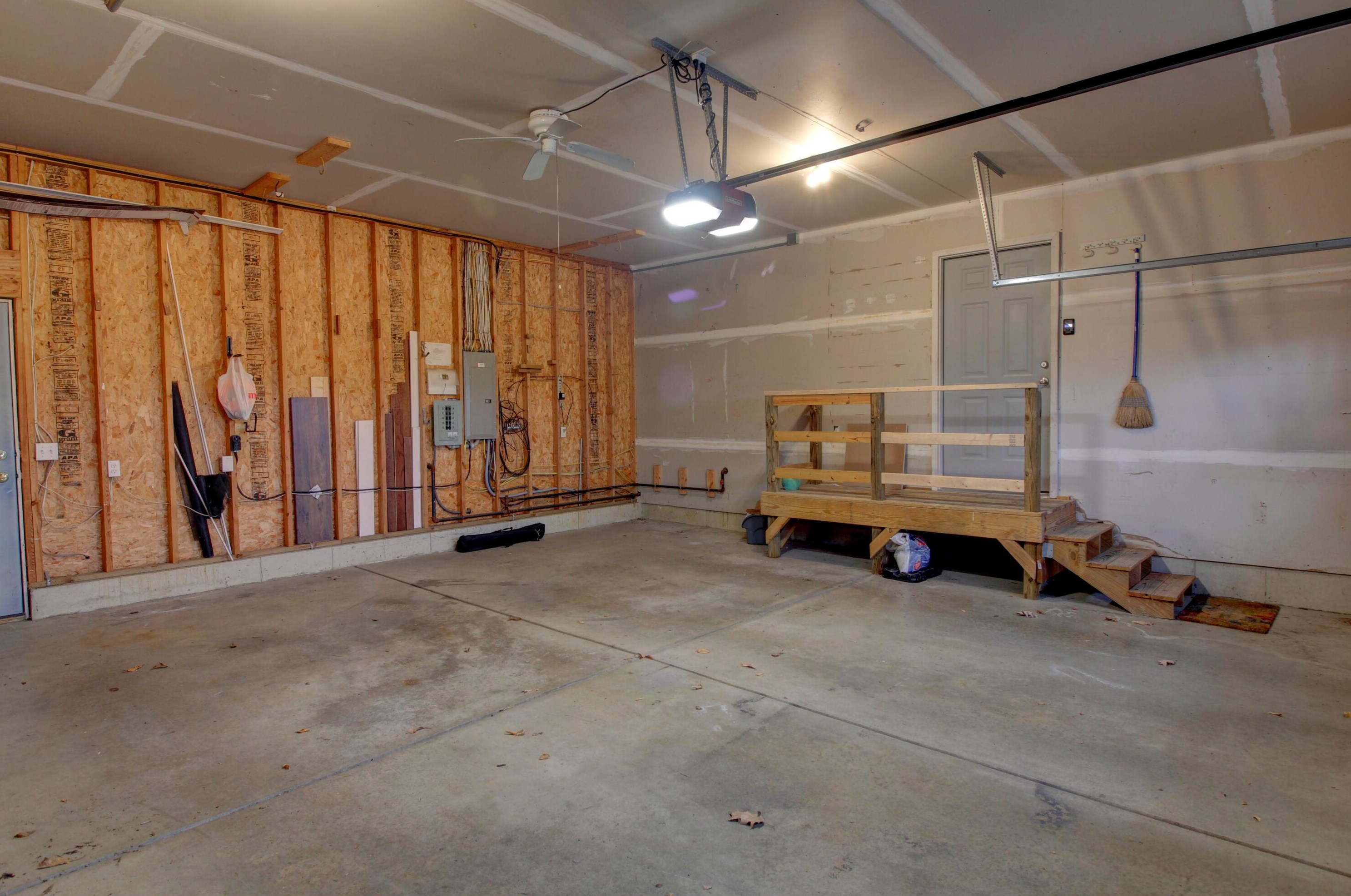 2046 Elwood Blvd, Spring Arbor MI 49283-9682 exterior