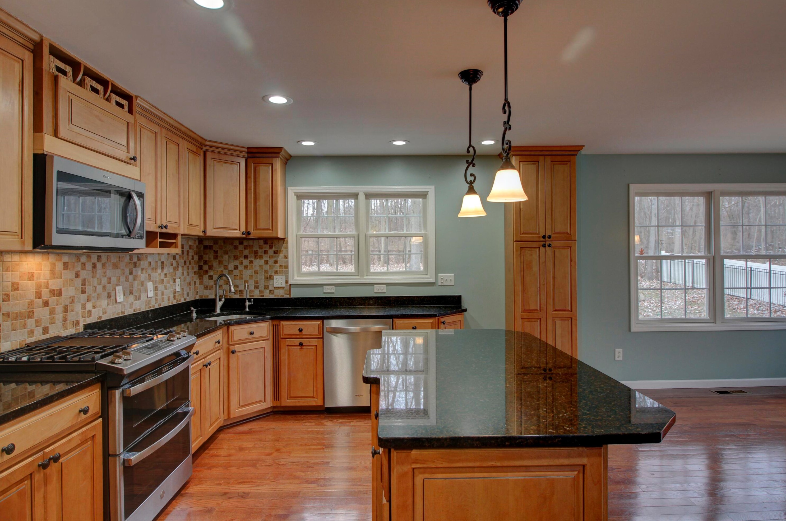 2046 Elwood Blvd, Spring Arbor MI 49283-9682 exterior