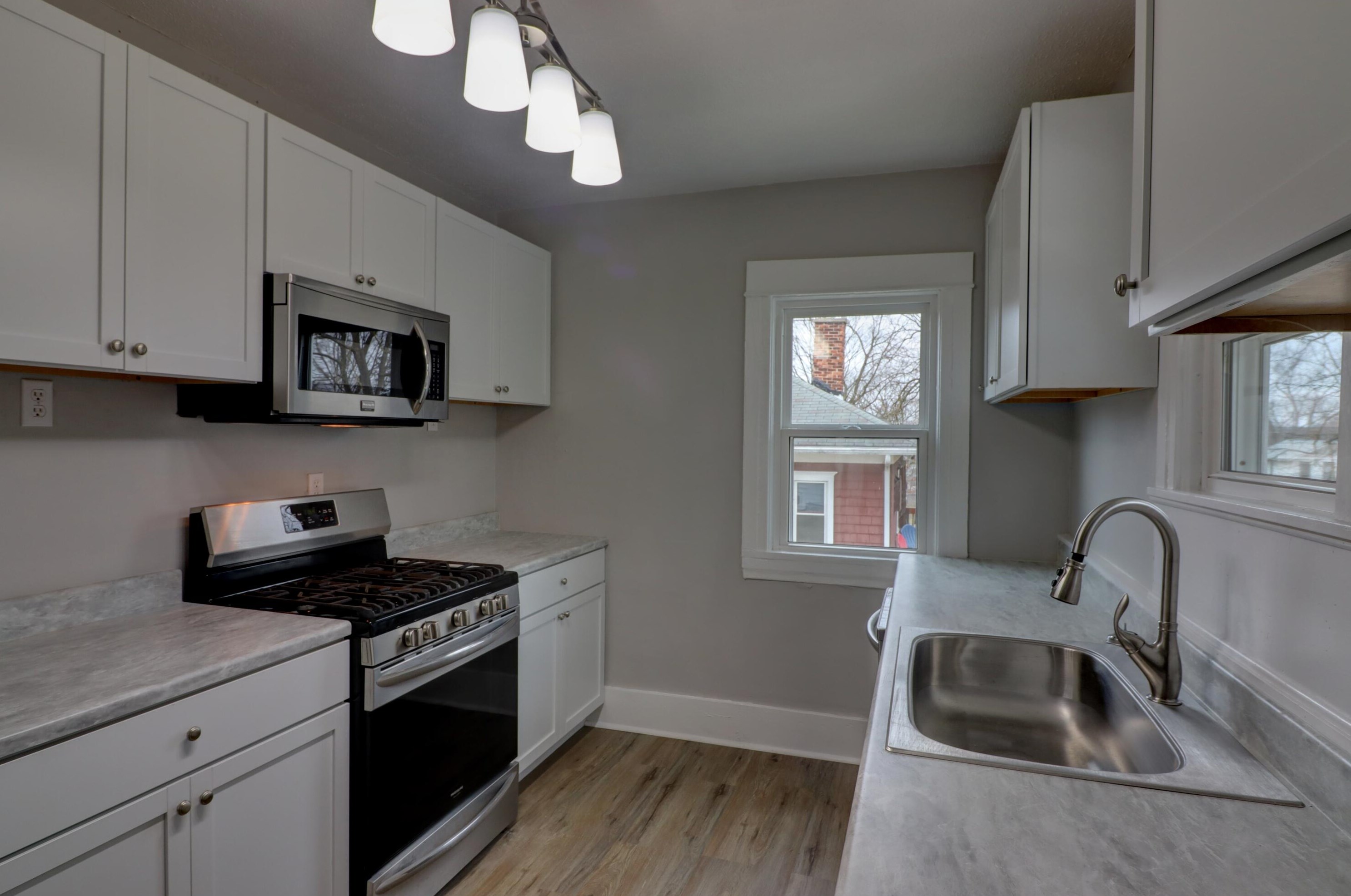 814 Burr St, Jackson MI  49201-1702 exterior