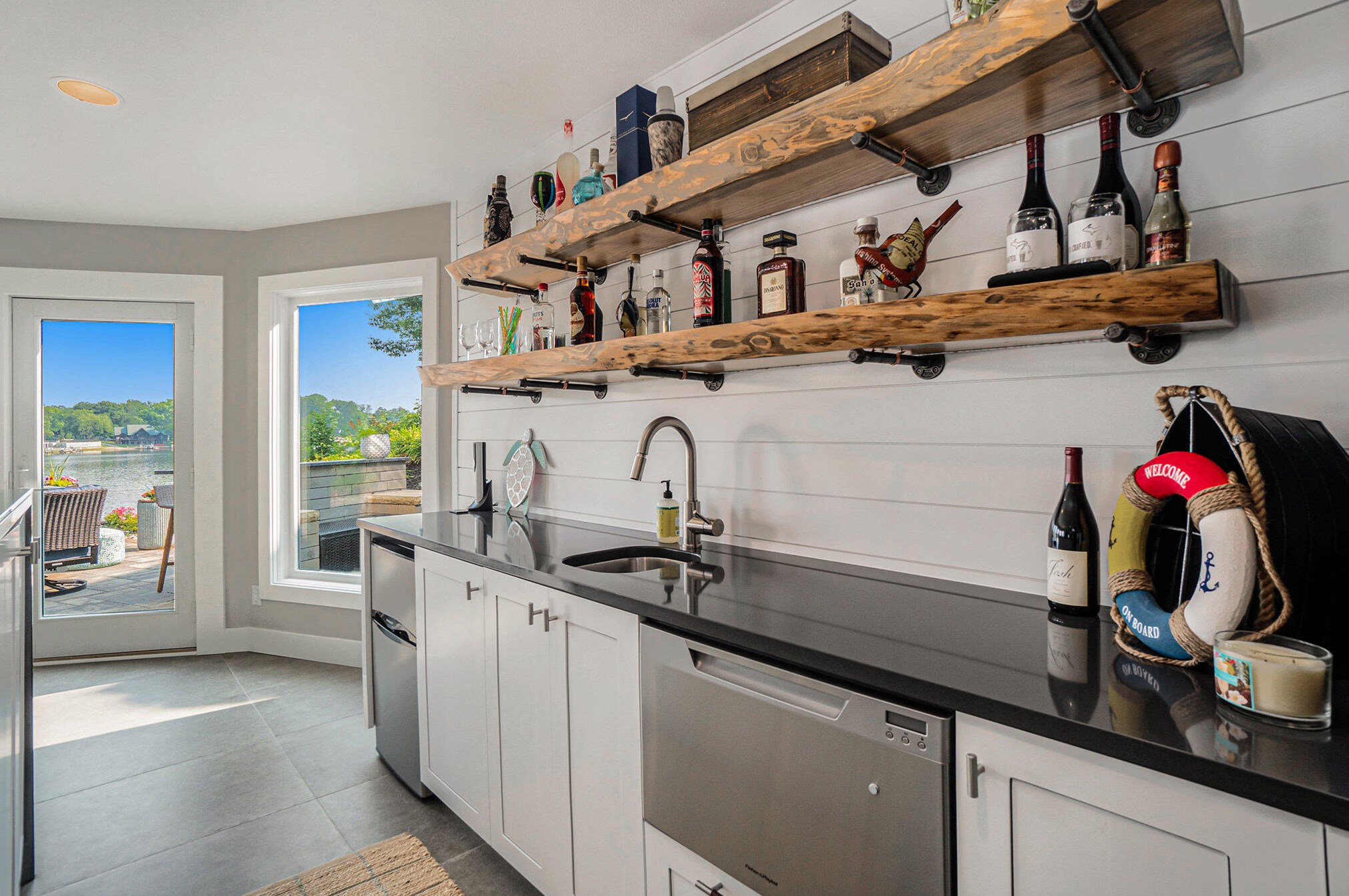 18941 Fruitport Rd, Spring Lake MI  49456-1162 exterior