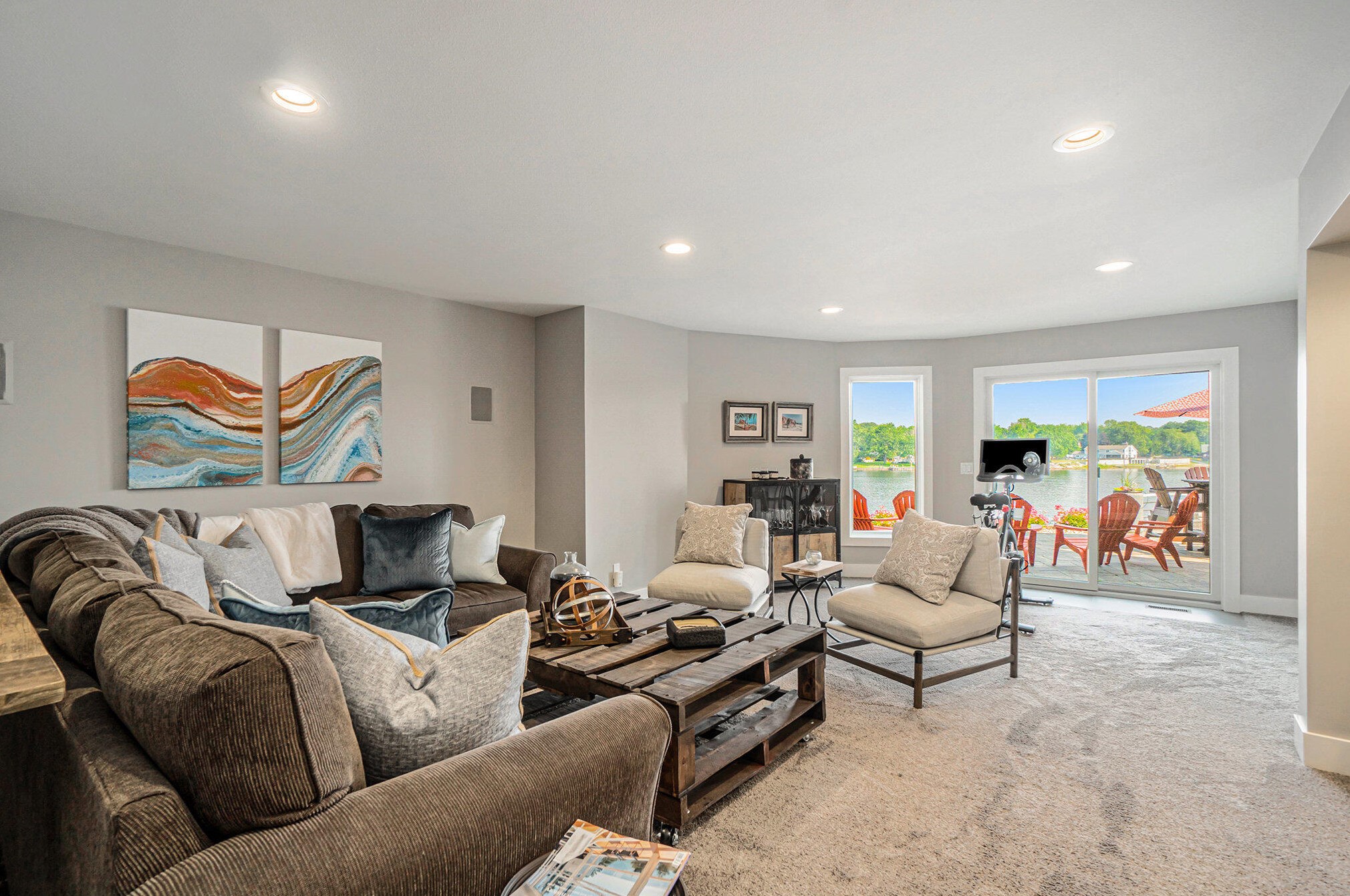 18941 Fruitport Rd, Spring Lake MI  49456-1162 exterior