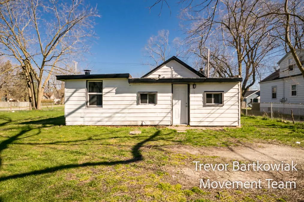 965 Young Ave, Meskegon MI 49441-2606 exterior