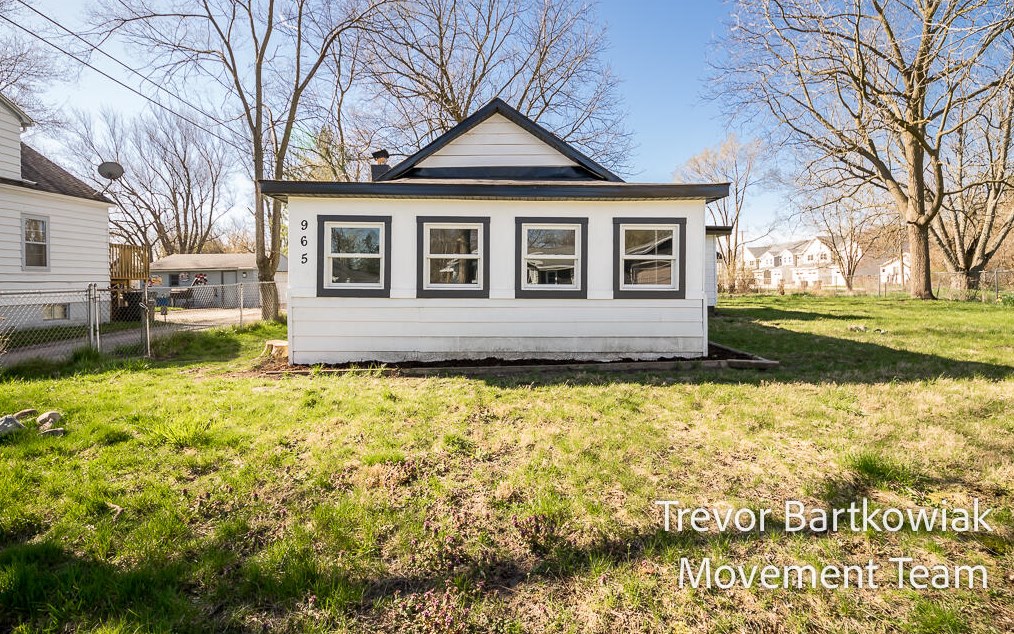 965 Young Ave, Meskegon MI 49441-2606 exterior