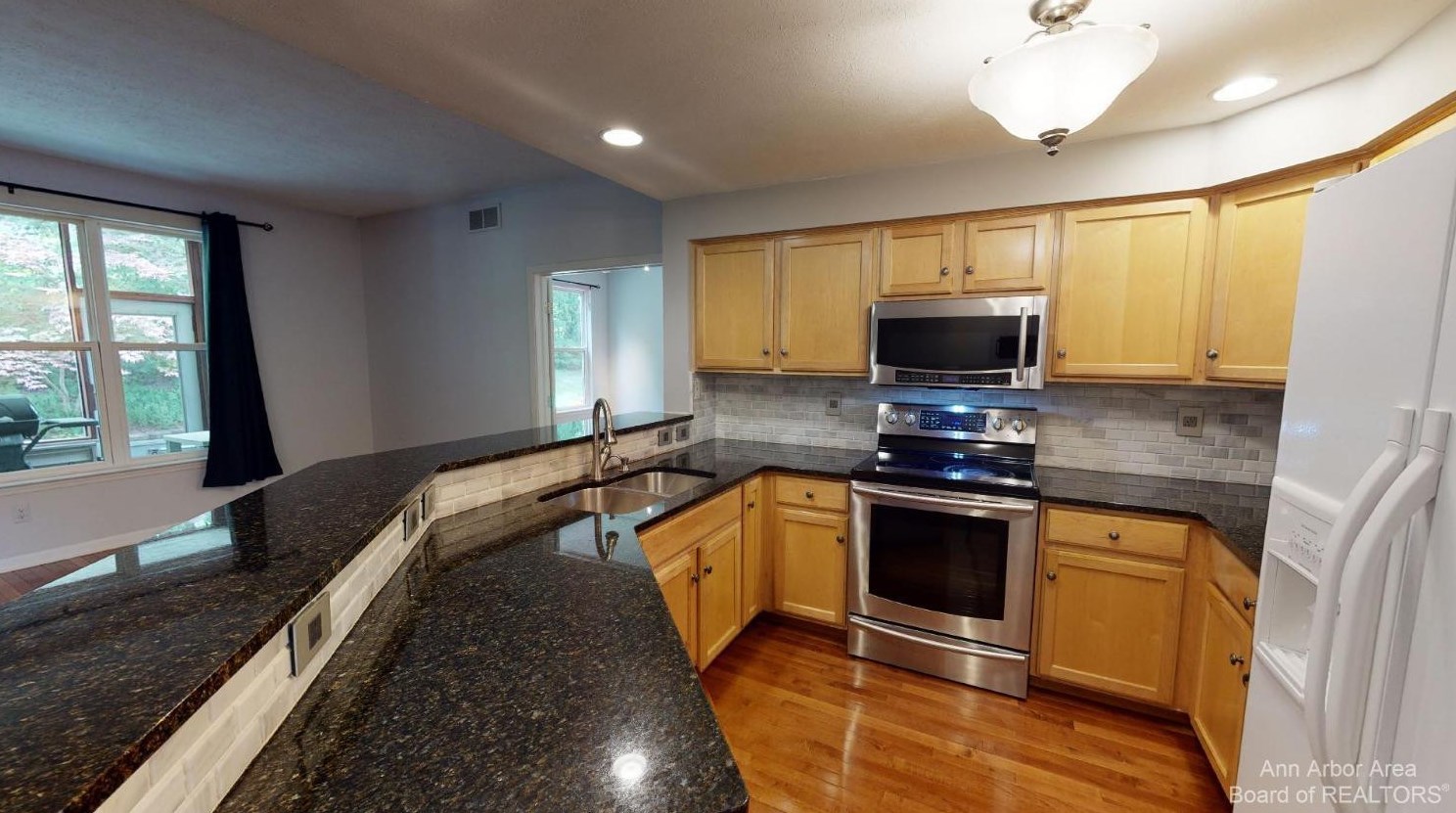 1408 Fox Pointe Cir, Ann Arbor MI  48108-8940 exterior