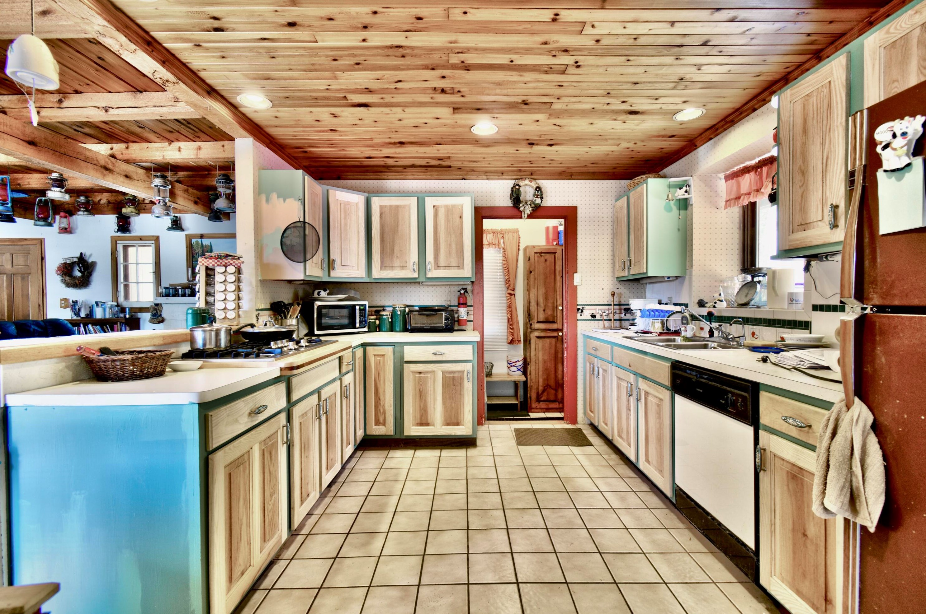 3290 Van Deusen Rd, Harrison MI 48625-9242 exterior