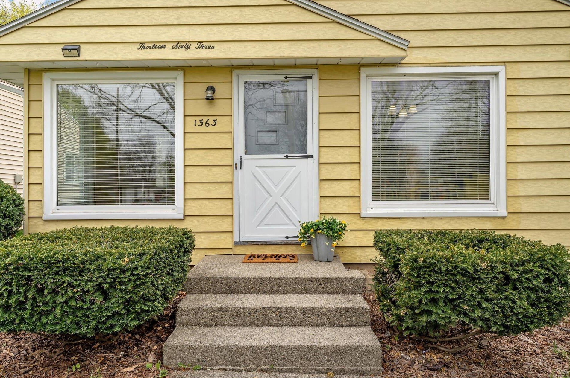 1363 Herrick Ave, Grand Rapids MI  49505-5538 exterior