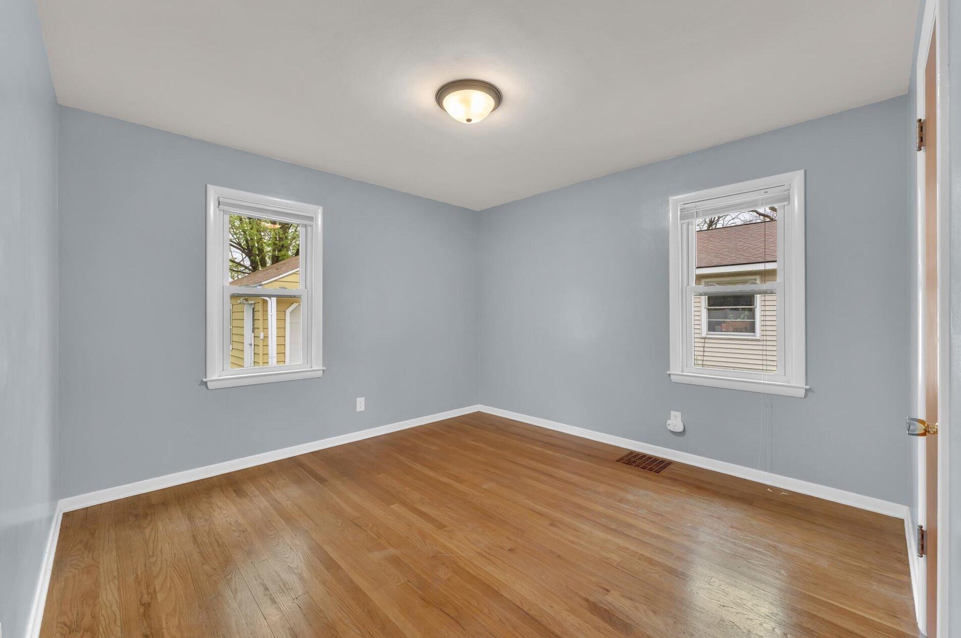 1363 Herrick Ave, Grand Rapids MI  49505-5538 exterior