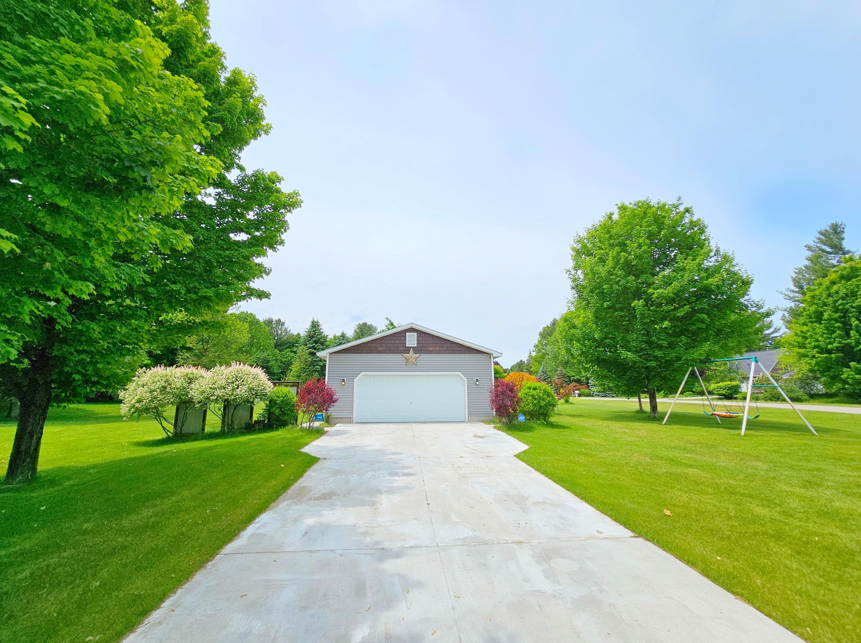 4227 Weatherby Ln, Traverse City, MI 49685