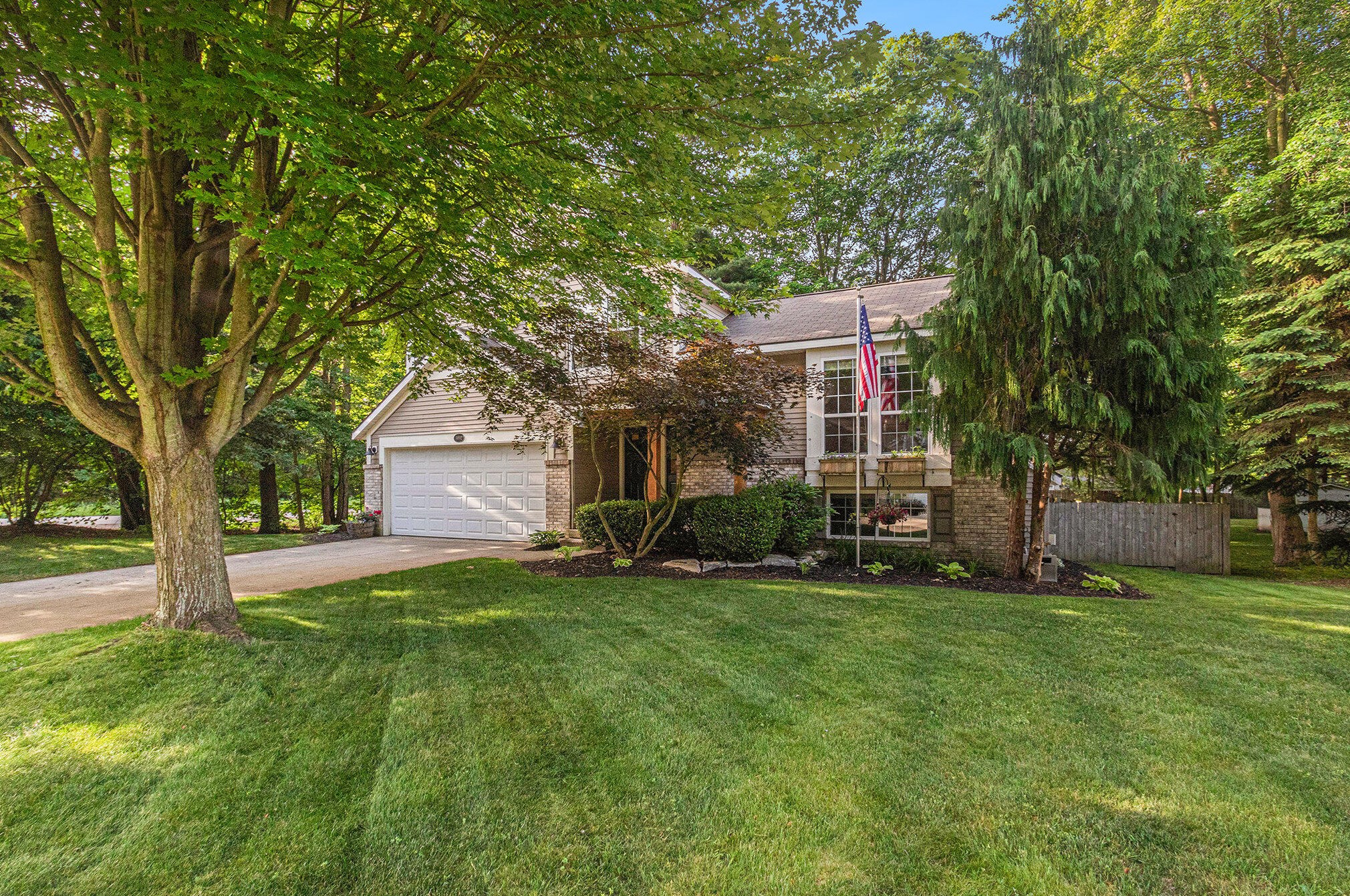 14802 Herring Dr, Spring Lake, MI 49456