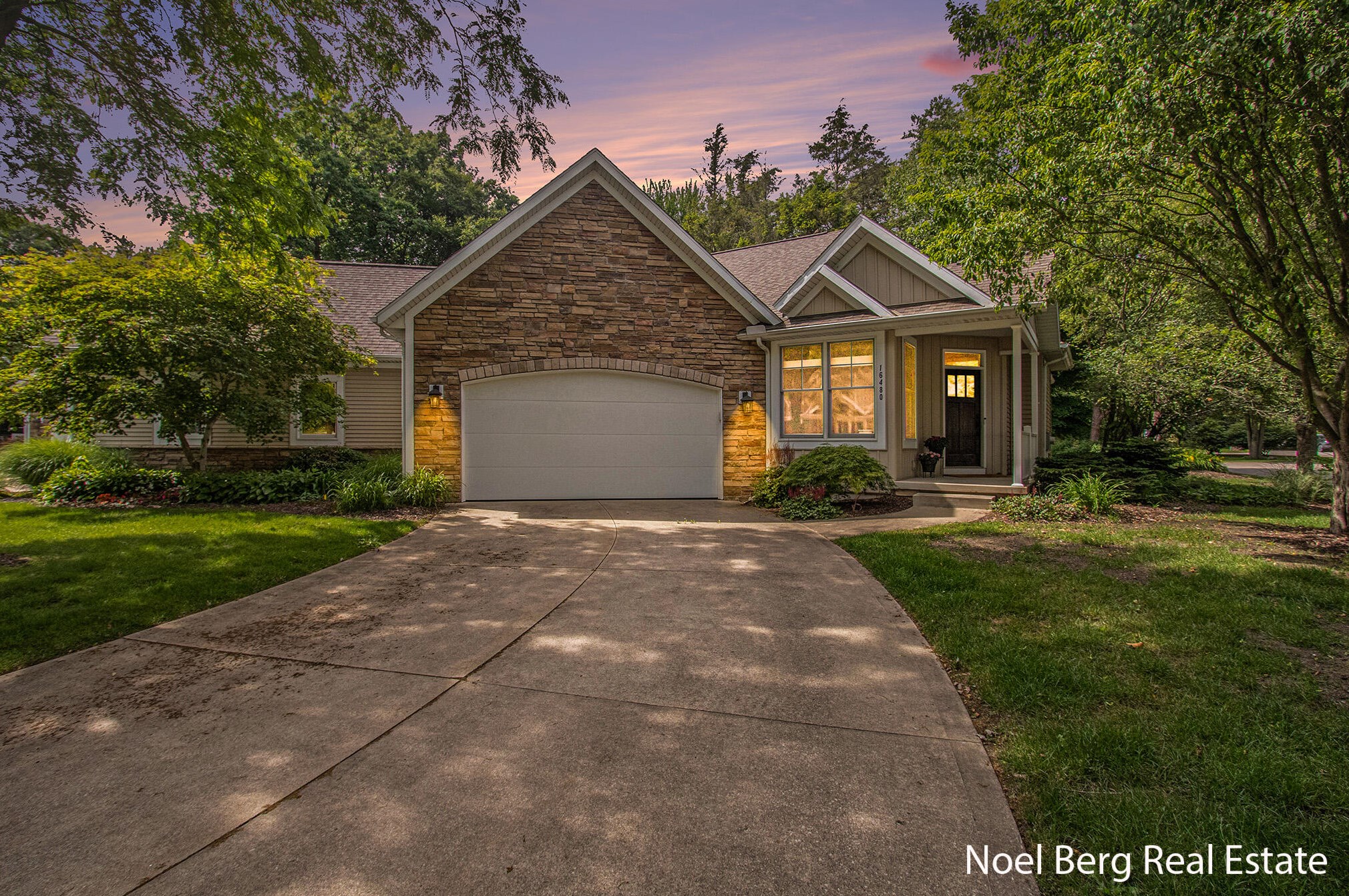 16480 Springvale Ct #55, Spring Lake, MI 49456
