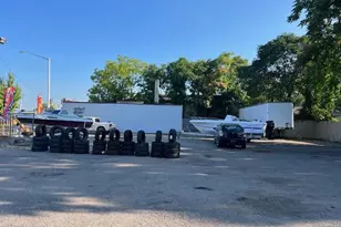 820 S Division Ave, Grand Rapids, MI 49507 - Photo 3