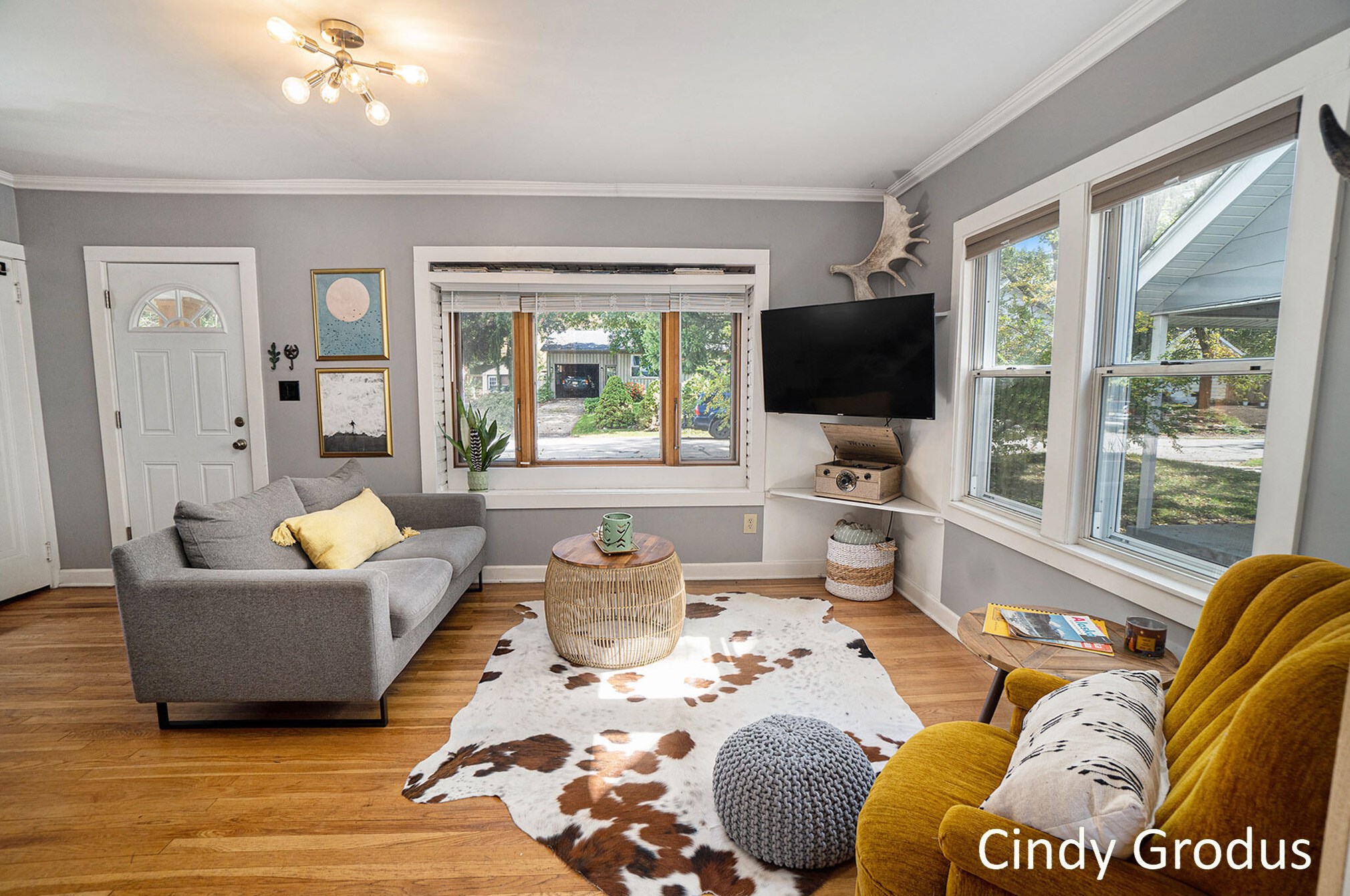 3323 Paris Ave, Grand Rapids MI 49507-2633 exterior