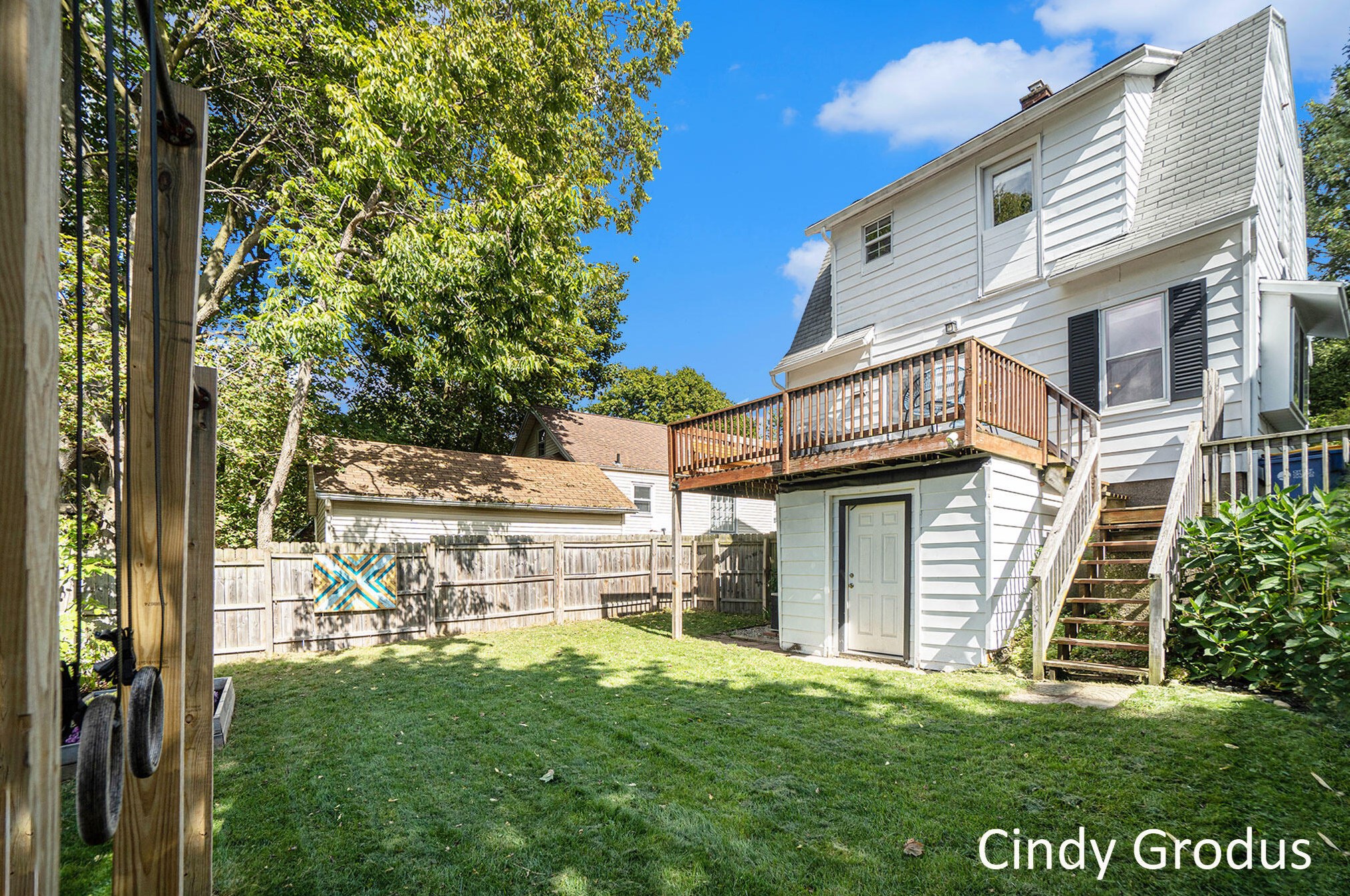 3323 Paris Ave, Grand Rapids MI 49507-2633 exterior