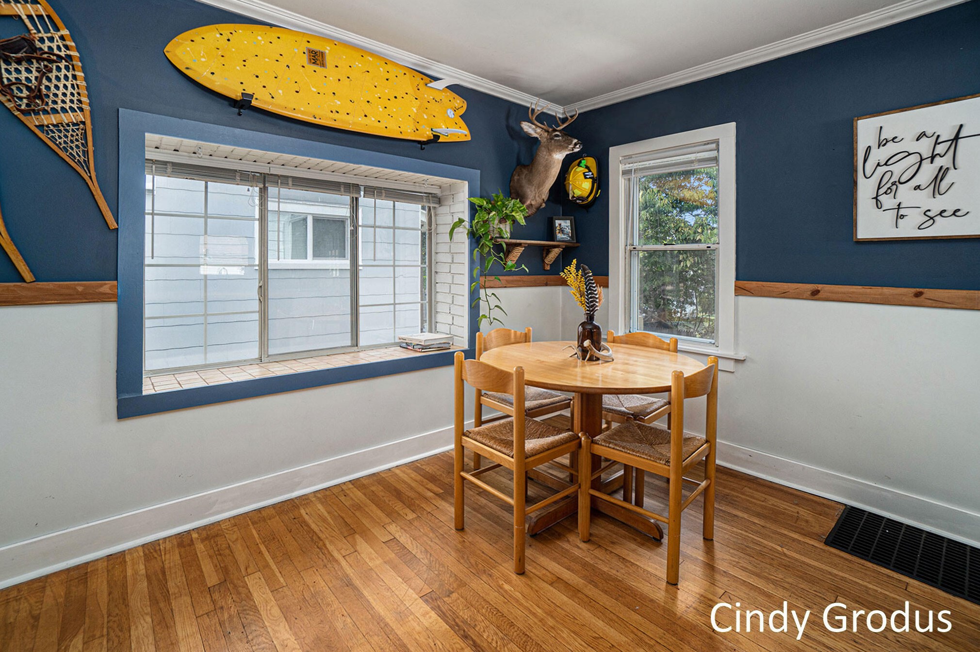 3323 Paris Ave, Grand Rapids MI 49507-2633 exterior