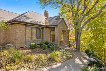 610 Cascade Hills Hollow SE, Grand Rapids, MI 49546 - Photo 3