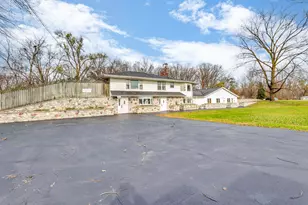 4946 Page Ave, Michigan Center, MI 49254 - Photo 3