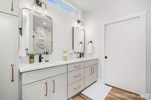 8422 Ravinewood Dr, Jenison, MI 49428 - Photo 25