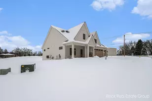 8422 Ravinewood Dr, Jenison, MI 49428 - Photo 7