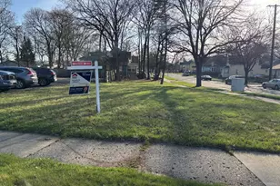 115 Summit Ave, Jackson, MI 49201 - Photo 1