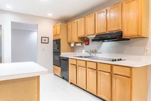 21329 Mulberry Ct, Farmington Hills, MI 48336 - Photo 5